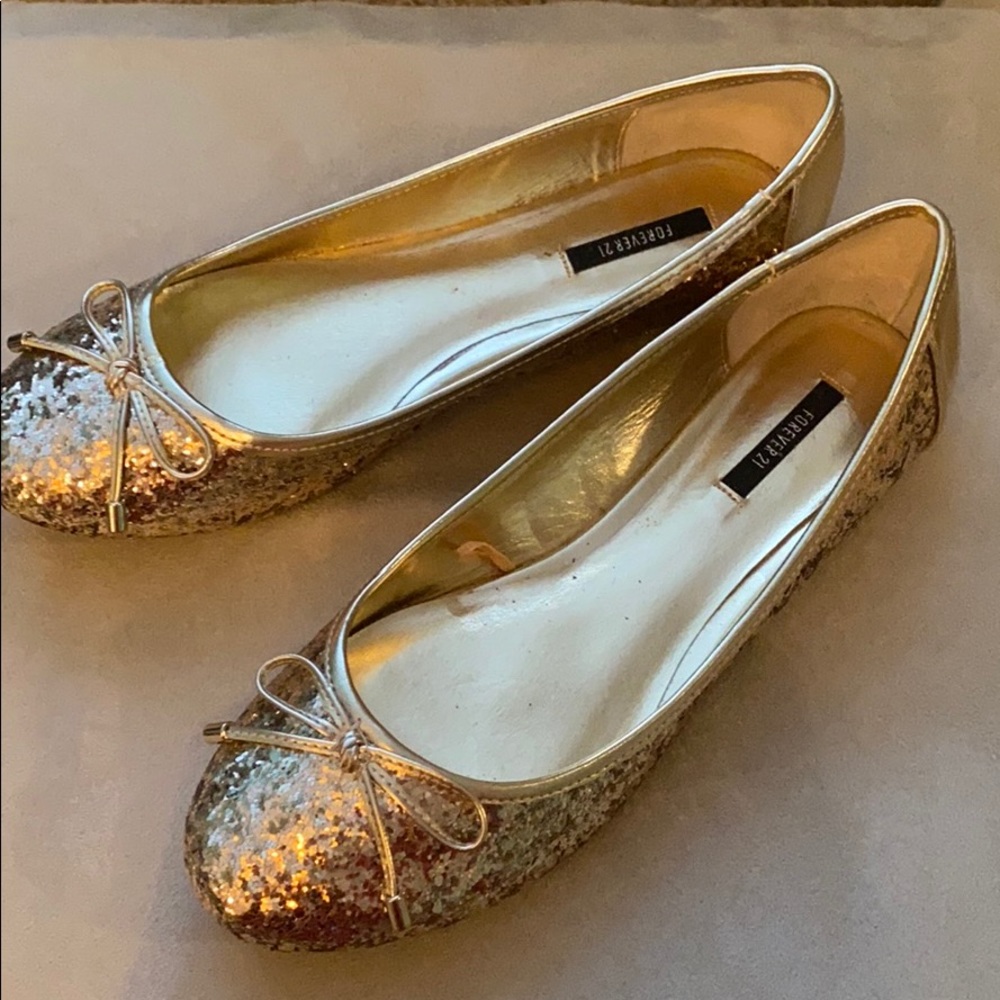 NEVER WORN! Gold Sparkly Flats | Size 8